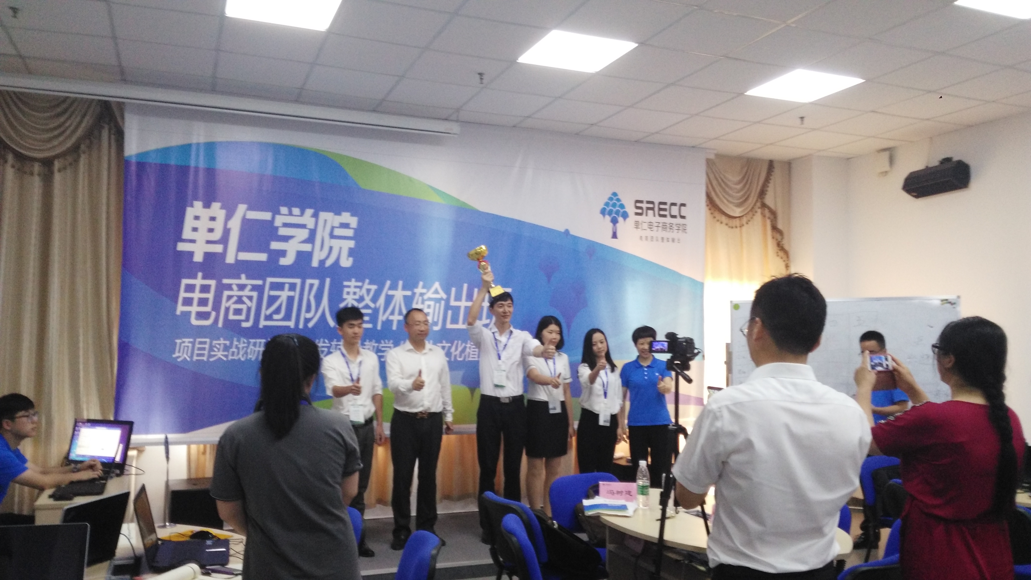 六月是奮斗的子日，燦源裝飾一直在學習進步