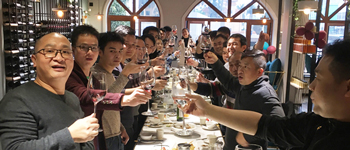 超越夢(mèng)想 ，共創(chuàng)輝煌！燦源裝飾成功舉辦2019新春年夜飯活動(dòng)